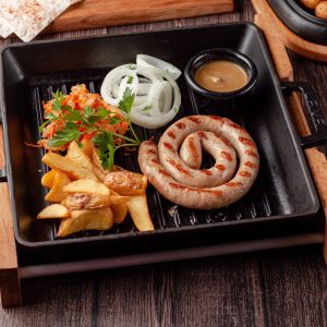 Колбаски из курицы с сыром с гарниром